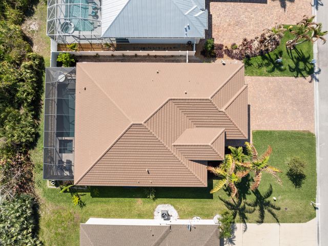 445 NW Sunflower Place, Jensen Beach, FL 34957