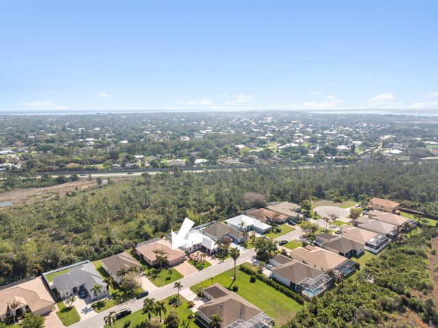 445 NW Sunflower Place, Jensen Beach, FL 34957