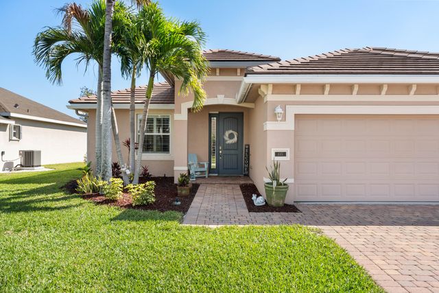445 NW Sunflower Place, Jensen Beach, FL 34957