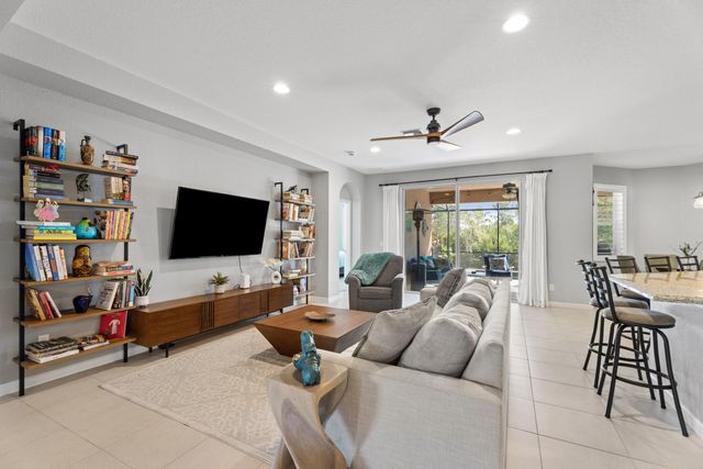 445 NW Sunflower Place, Jensen Beach, FL 34957