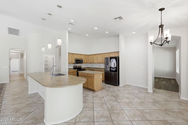 8216 W CROCUS Drive, Peoria, AZ 85381