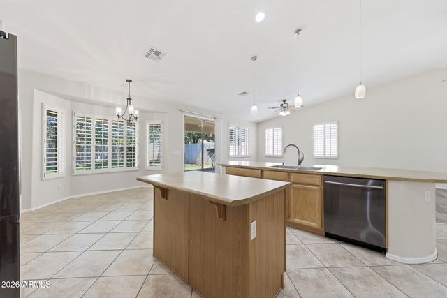 8216 W CROCUS Drive, Peoria, AZ 85381