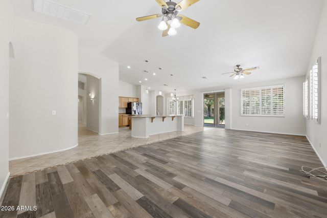 8216 W CROCUS Drive, Peoria, AZ 85381