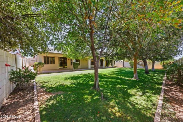 8216 W CROCUS Drive, Peoria, AZ 85381