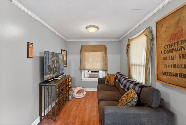 650 Hampton Street, Elloree, SC 29047