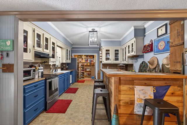 650 Hampton Street, Elloree, SC 29047
