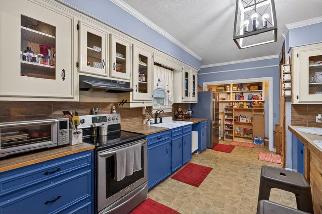 650 Hampton Street, Elloree, SC 29047