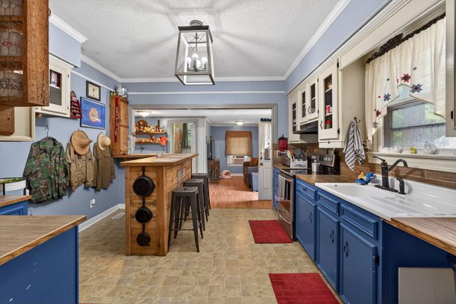 650 Hampton Street, Elloree, SC 29047