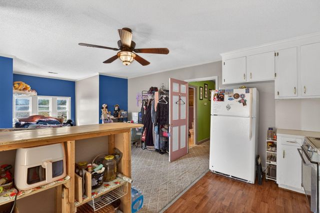 650 Hampton Street, Elloree, SC 29047