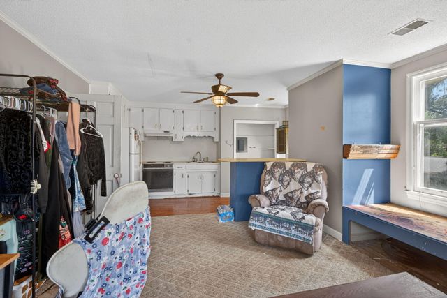 650 Hampton Street, Elloree, SC 29047