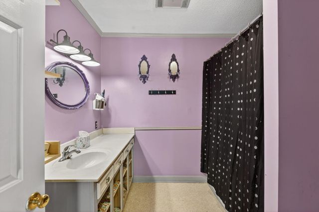 650 Hampton Street, Elloree, SC 29047