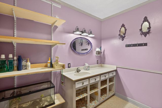 650 Hampton Street, Elloree, SC 29047