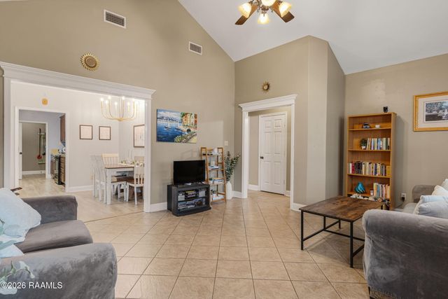 203 Sunflower Estates Lane, Carencro, LA 70520