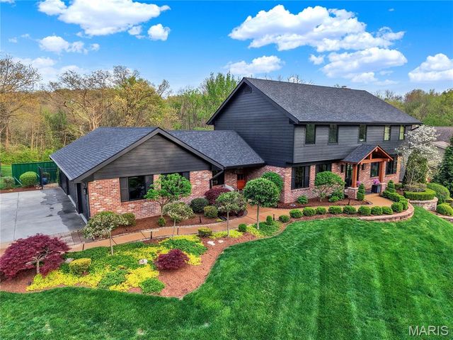 1586 Mason Knoll Road, Town And Country, MO 63131