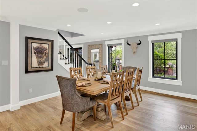 1586 Mason Knoll Road, Town And Country, MO 63131