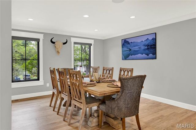 1586 Mason Knoll Road, Town And Country, MO 63131