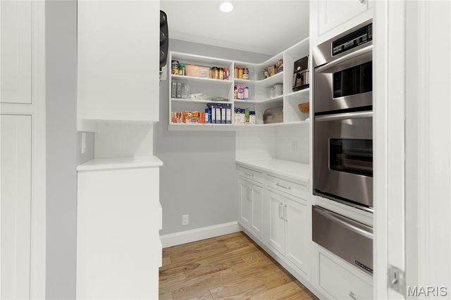 1586 Mason Knoll Road, Town And Country, MO 63131