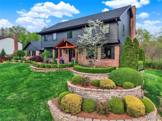 1586 Mason Knoll Road, Town And Country, MO 63131