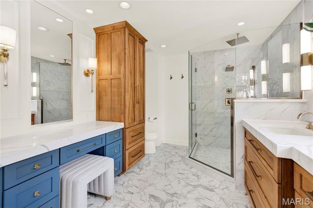 1586 Mason Knoll Road, Town And Country, MO 63131