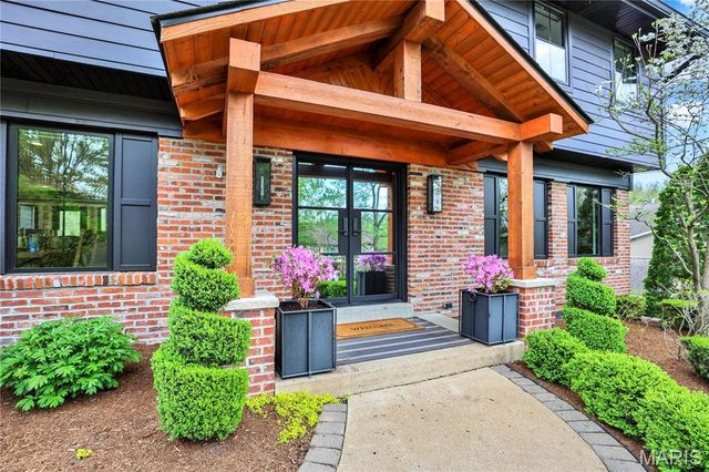 1586 Mason Knoll Road, Town And Country, MO 63131