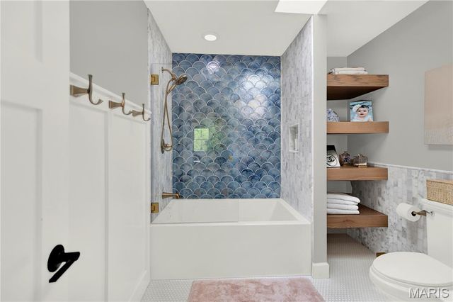 1586 Mason Knoll Road, Town And Country, MO 63131