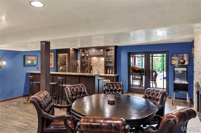 1586 Mason Knoll Road, Town And Country, MO 63131
