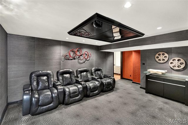 1586 Mason Knoll Road, Town And Country, MO 63131