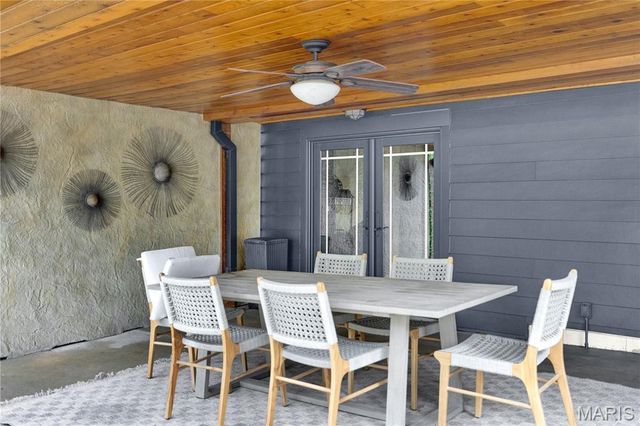 1586 Mason Knoll Road, Town And Country, MO 63131