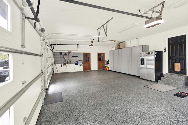 1586 Mason Knoll Road, Town And Country, MO 63131
