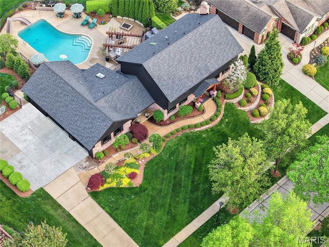 1586 Mason Knoll Road, Town And Country, MO 63131