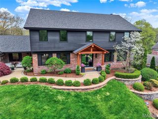 1586 Mason Knoll Road, Town And Country, MO 63131