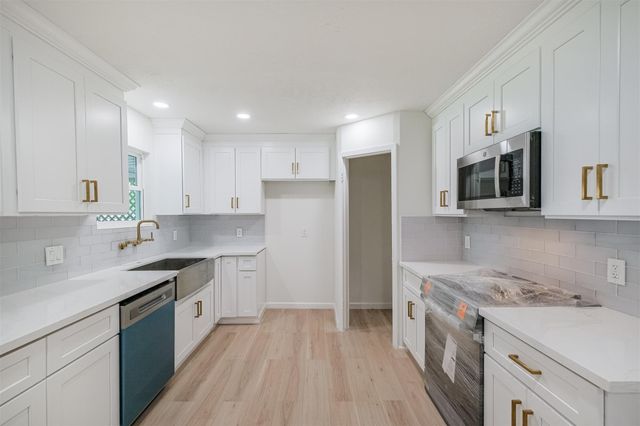 9419 Campbell Road, Houston, TX 77080