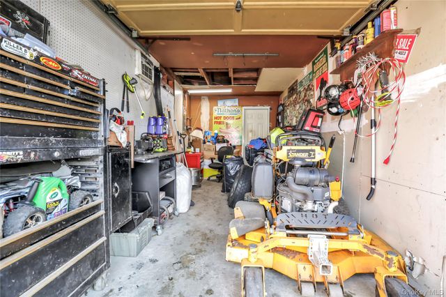 11 Seward Ln, Stony Brook, NY 11790