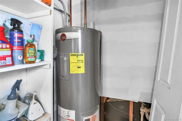 11 Seward Ln, Stony Brook, NY 11790