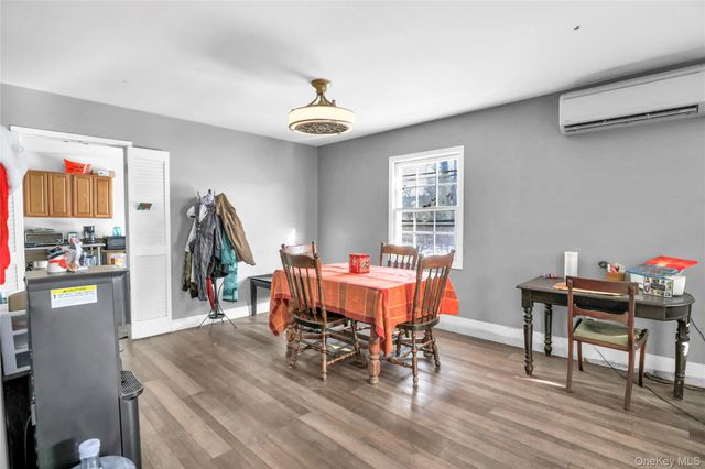 11 Seward Ln, Stony Brook, NY 11790