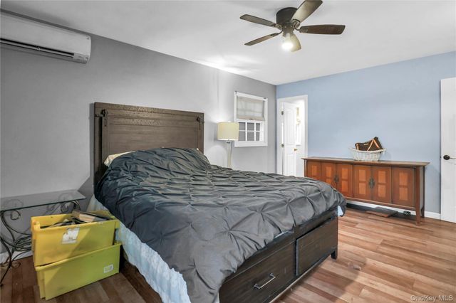 11 Seward Ln, Stony Brook, NY 11790