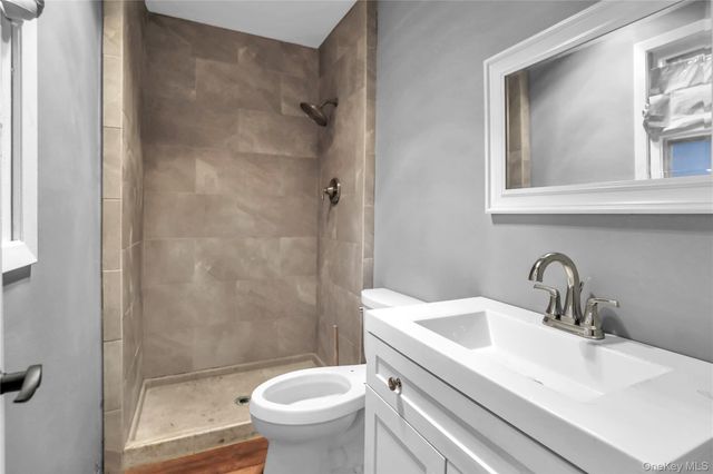 11 Seward Ln, Stony Brook, NY 11790