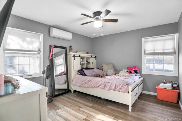 11 Seward Ln, Stony Brook, NY 11790