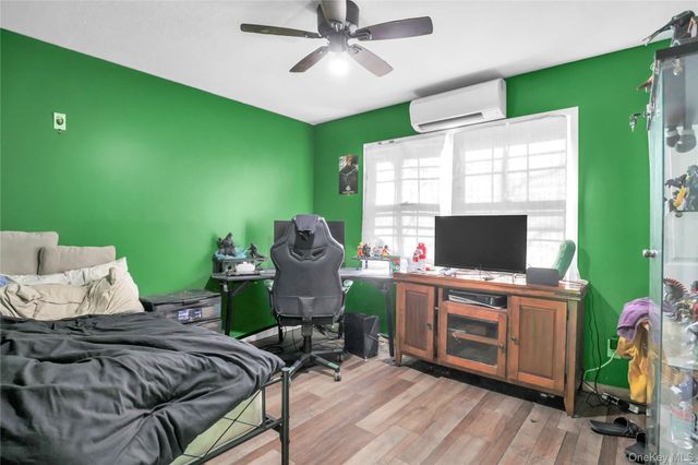 11 Seward Ln, Stony Brook, NY 11790