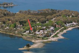16 Winsor Avenue, North Kingstown, RI 02852