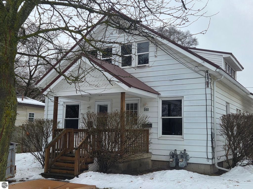 Image 1 of property listing at 820-822 E Chippewa Street, Mt Pleasant, MI 48858