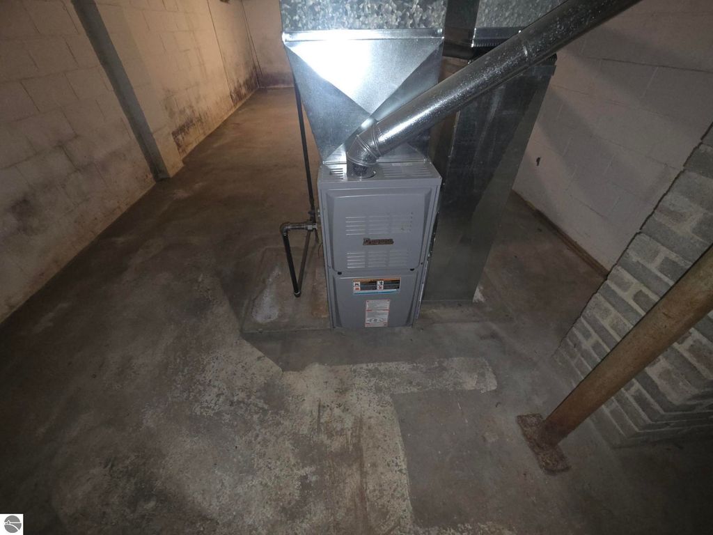 Image 12 of property listing at 820-822 E Chippewa Street, Mt Pleasant, MI 48858