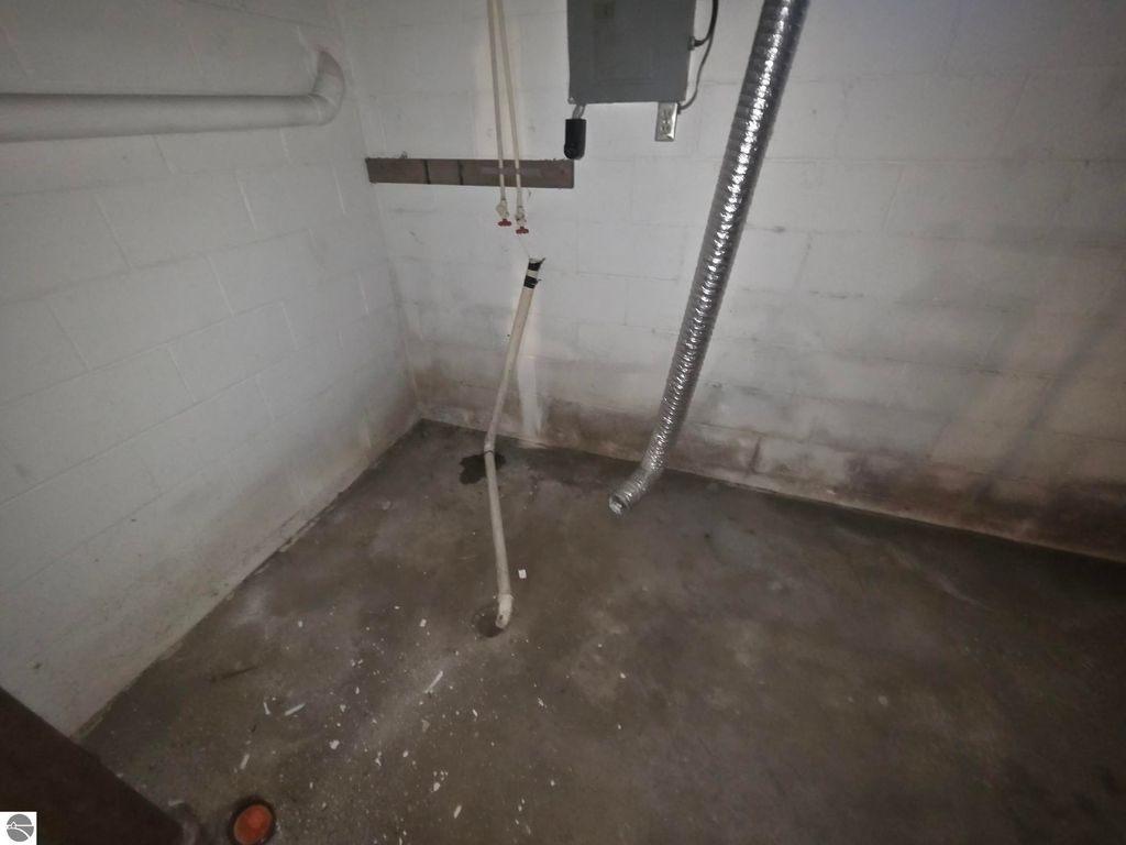 Image 14 of property listing at 820-822 E Chippewa Street, Mt Pleasant, MI 48858