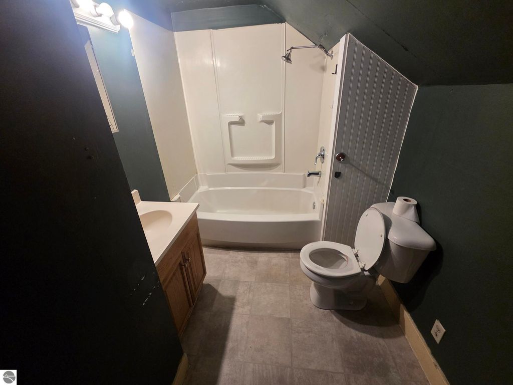 Image 15 of property listing at 820-822 E Chippewa Street, Mt Pleasant, MI 48858