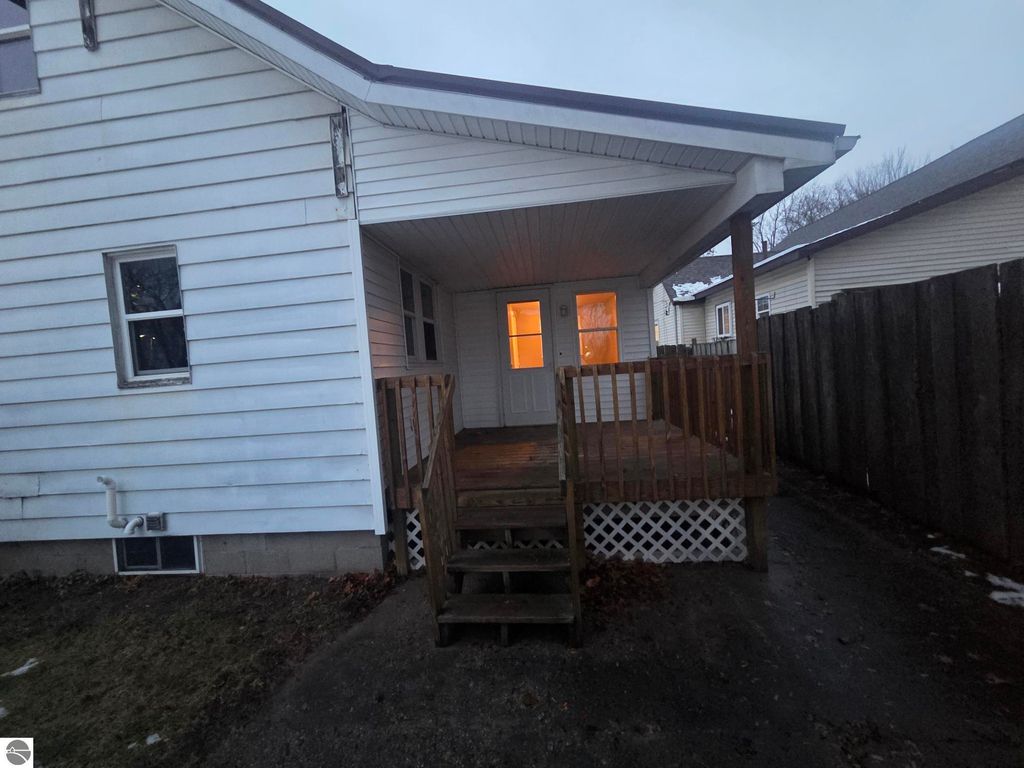 Image 35 of property listing at 820-822 E Chippewa Street, Mt Pleasant, MI 48858