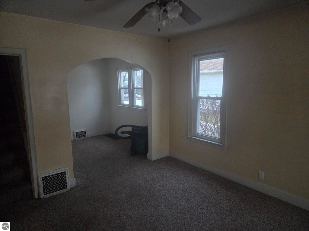 Image 6 of property listing at 820-822 E Chippewa Street, Mt Pleasant, MI 48858