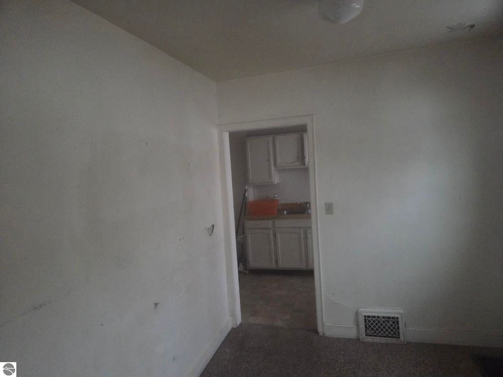 Image 7 of property listing at 820-822 E Chippewa Street, Mt Pleasant, MI 48858