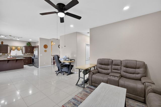 625 SE Helen Dr, Turlock, CA 95382