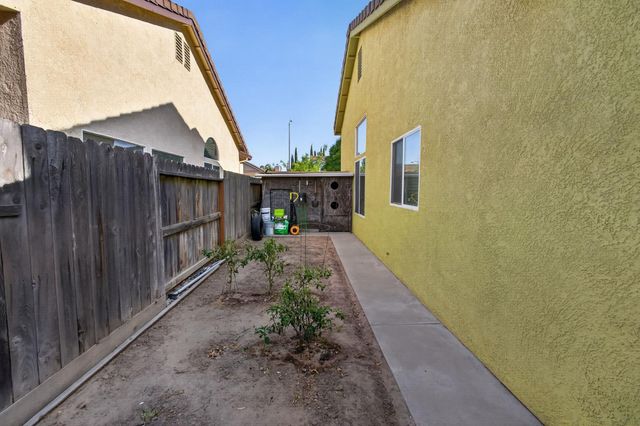 625 SE Helen Dr, Turlock, CA 95382