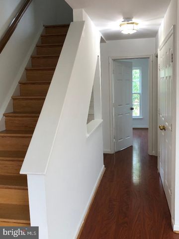42994 BEACHALL ST, Chantilly, VA 20152